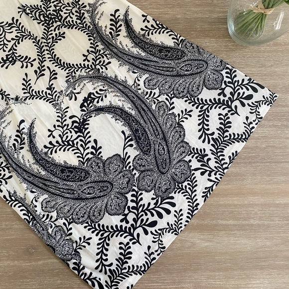 Black & White Maxi Summer Dress - Picture 3 of 3